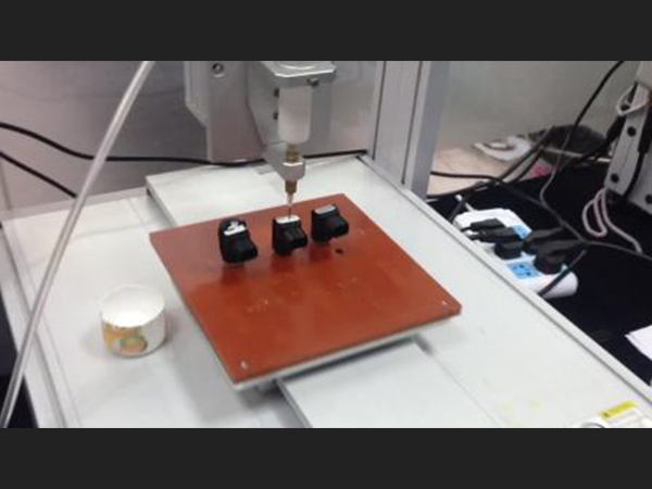 點(diǎn)膠機(jī)展示